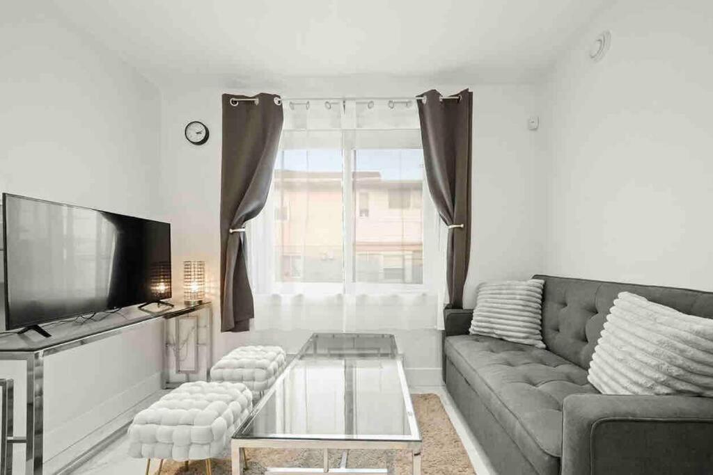 Entire New Cozy And Modern 2-Storey House 溫哥華 外观 照片