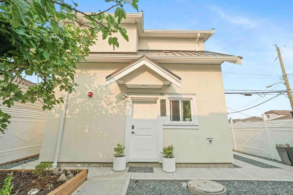 Entire New Cozy And Modern 2-Storey House 溫哥華 外观 照片