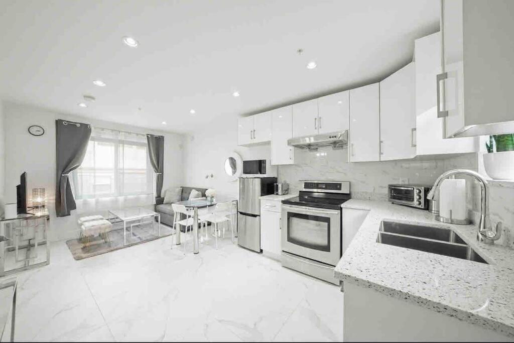 Entire New Cozy And Modern 2-Storey House 溫哥華 外观 照片
