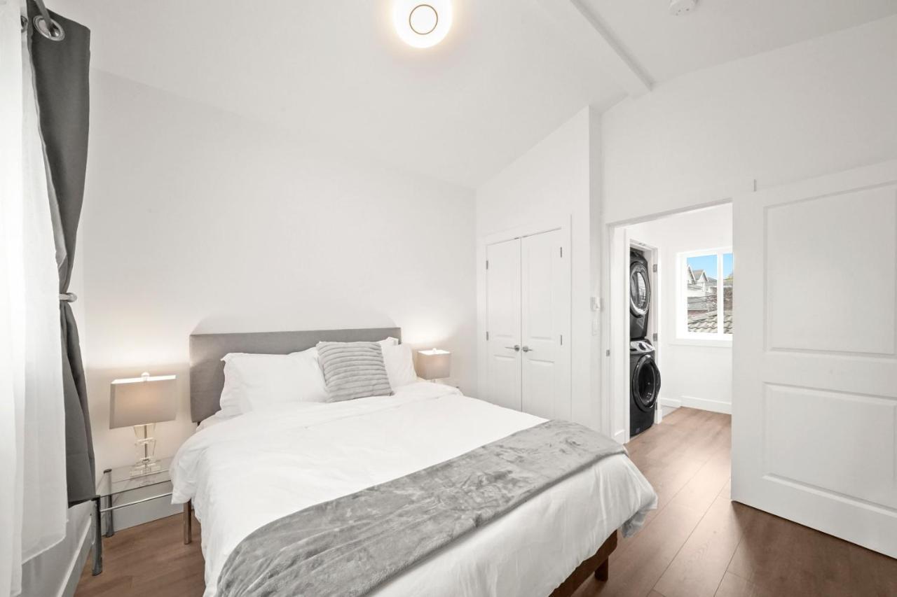 Entire New Cozy And Modern 2-Storey House 溫哥華 外观 照片
