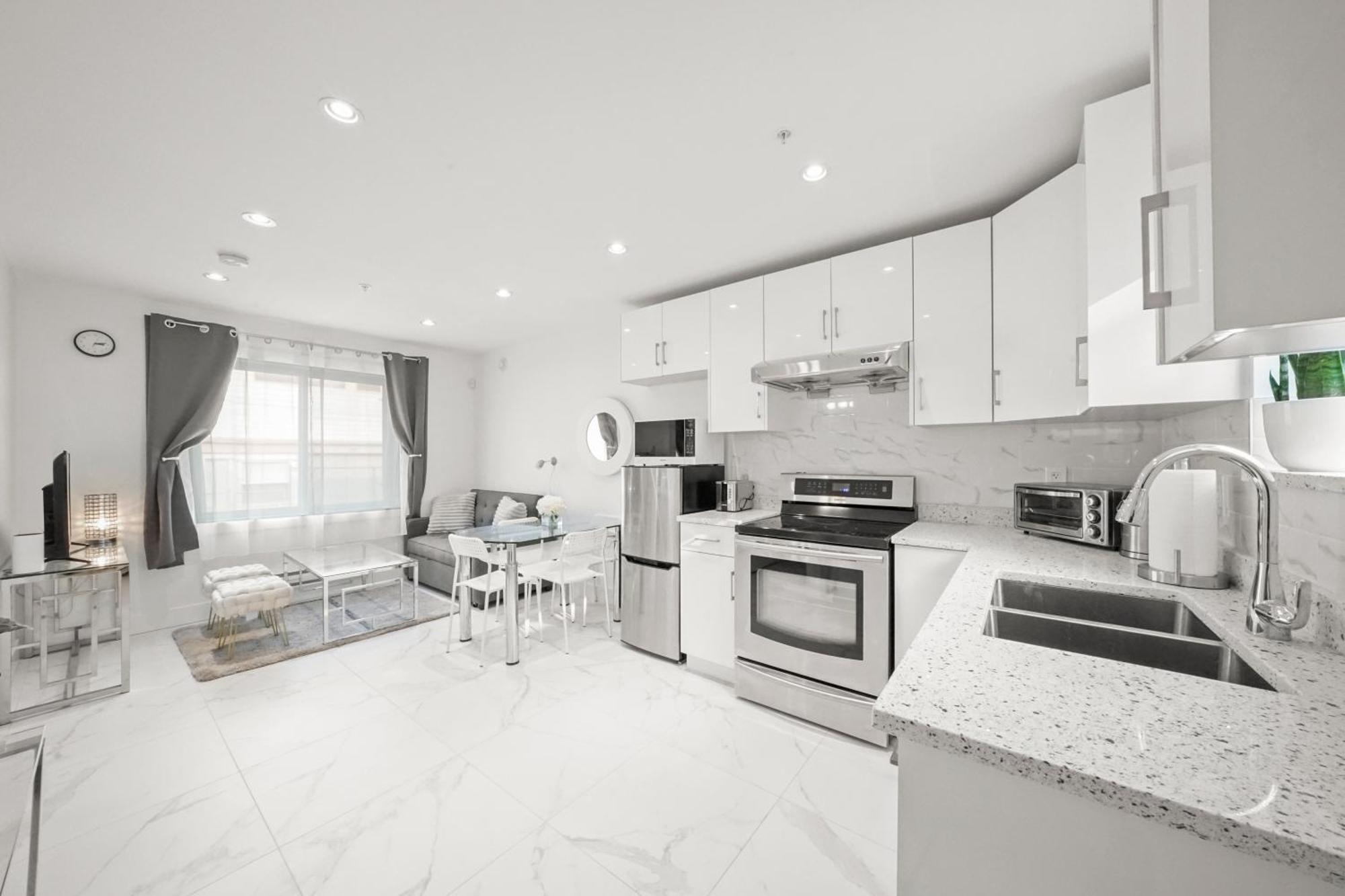 Entire New Cozy And Modern 2-Storey House 溫哥華 外观 照片