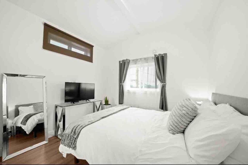 Entire New Cozy And Modern 2-Storey House 溫哥華 外观 照片